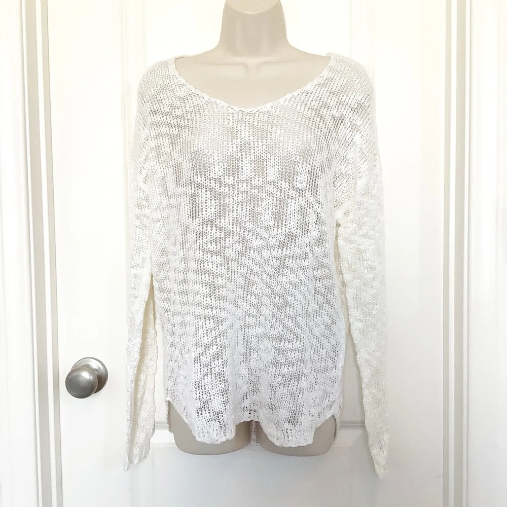 NWT Quinn Womens Size Medium Long Sleeve Split Hem Lightweight Sweater
